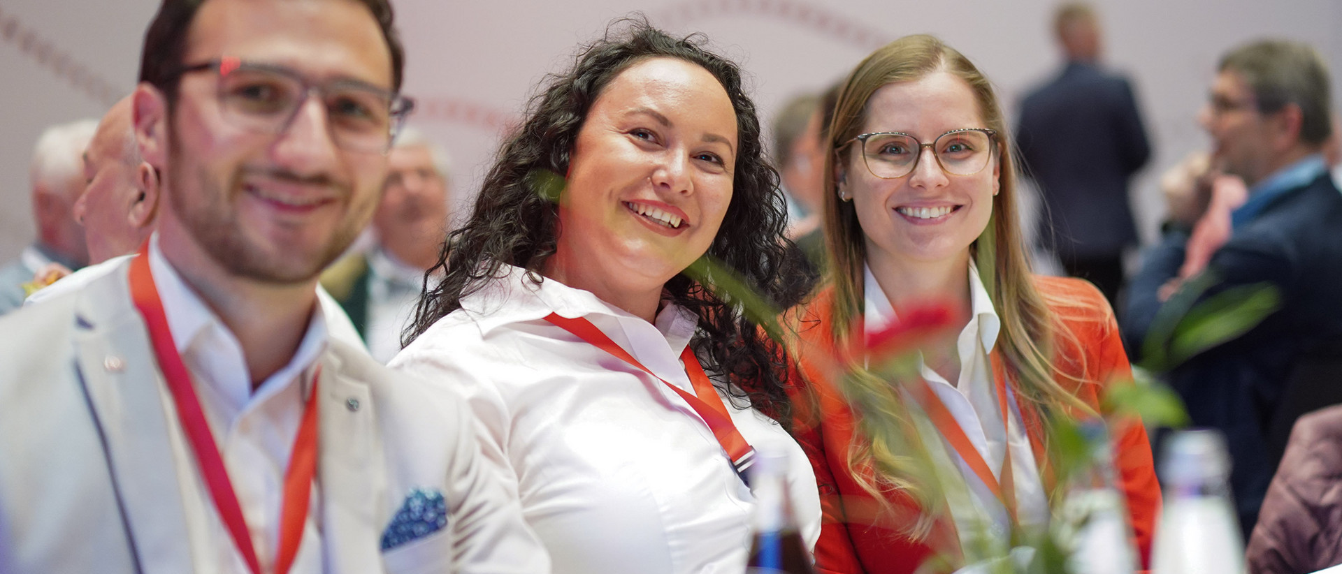 Blutspenderehrung2025 Mitarbeitende des BRK-Kreisverbandes bei einer Ehrungsveranstaltung des Blutspendedienstes im Jahr 2025.